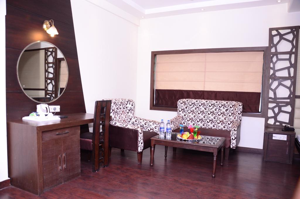 Hotel Raj Continental Amritsar Exterior photo